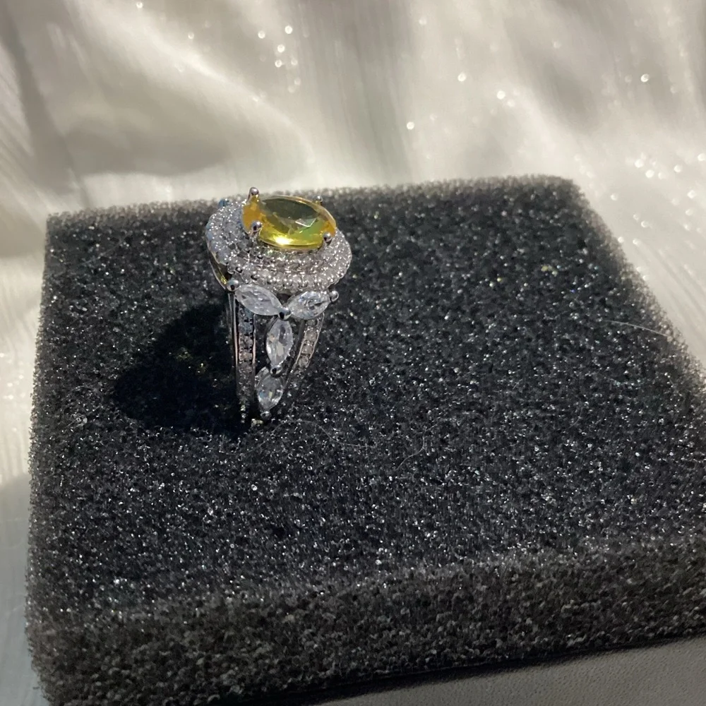 💍Lux Canary Yellow &White Cz Diamond Halo Cocktail Ring